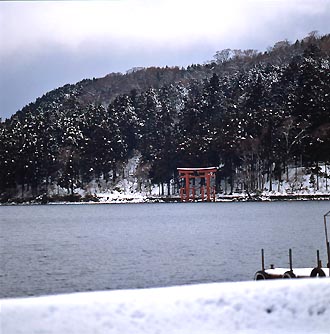 箱根に近く温泉情緒のある芦ノ湖。