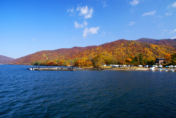 十和田湖レンタルボート店