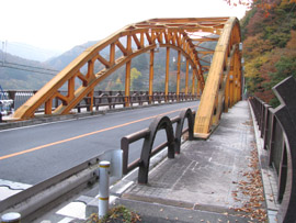 鶴の湯温泉近く